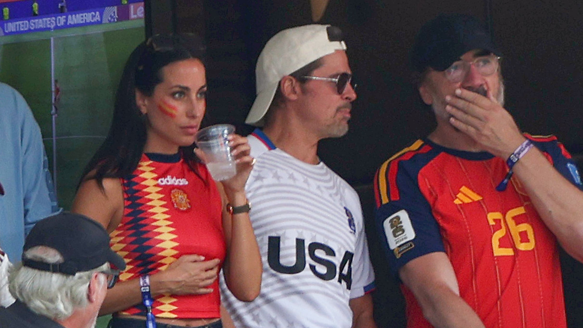 Inés de Ramón, la novia de Brad Pitt de raíces españolas, en el Mundial (Grosby)