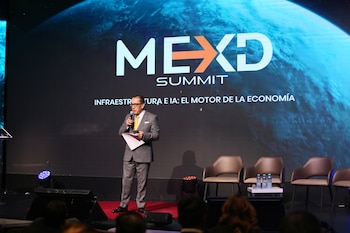 Representantes de telecomunicaciones debatieron sobre conectividad y neutralidad de red en la Ciudad de México. El encuentro abordó infraestructura digital, espectro radioeléctrico e Inteligencia Artificial. Especialistas coincidieron en la necesidad de fortalecer el talento y la ciberseguridad en México. El Summit reunió a voces del sector público y privado para analizar la productividad impulsada por la IA.
La sexta edición del encuentro reafirmó el compromiso con la soberanía tecnológica y la innovación local. (Cortesía México Digital Summit)