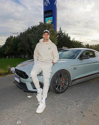 Dibu Martínez llegó al entrenamiento