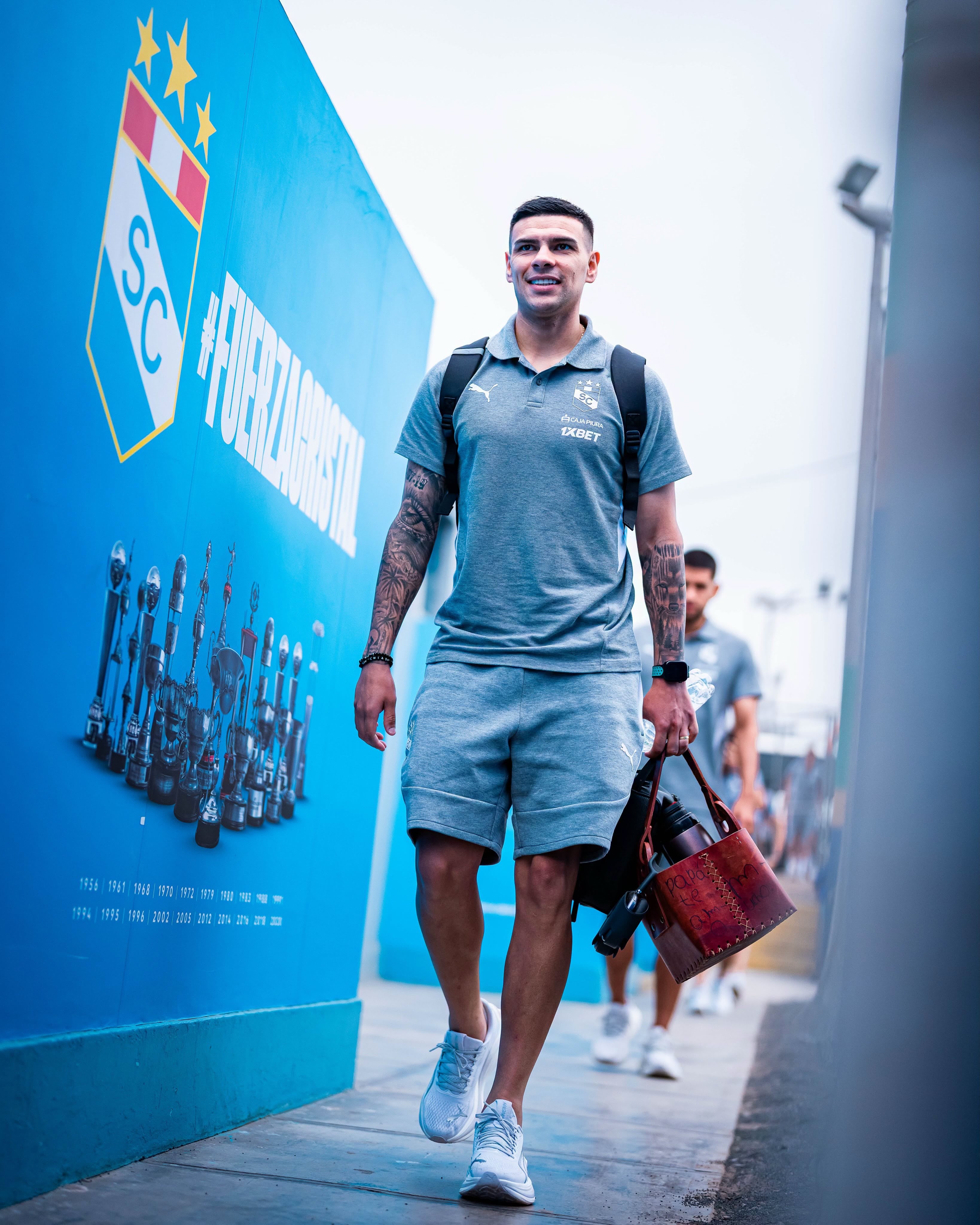 La llegada de los jugadores de Sporting Cristal a los camerinos del estadio Alberto Gallardo para el duelo ante Los Chankas. - créditos: Sporting Cristal