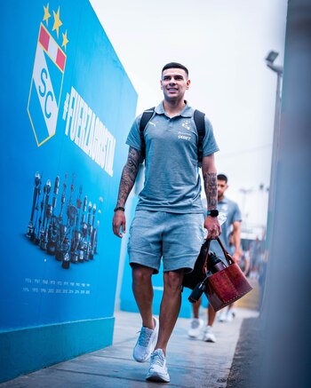 La llegada de los jugadores de Sporting Cristal a los camerinos del estadio Alberto Gallardo para el duelo ante Los Chankas. - créditos: Sporting Cristal
