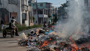 Cuba suma camiones chinos para contener la crisis de basura en La Habana
