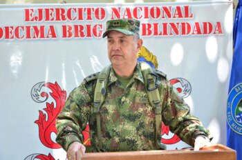 En la foto, el general