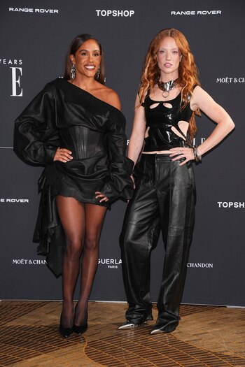 Alex Scott y su novia