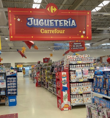 Carrefour lanza una campaña de fuertes descuentos por el Día de la Niñez
