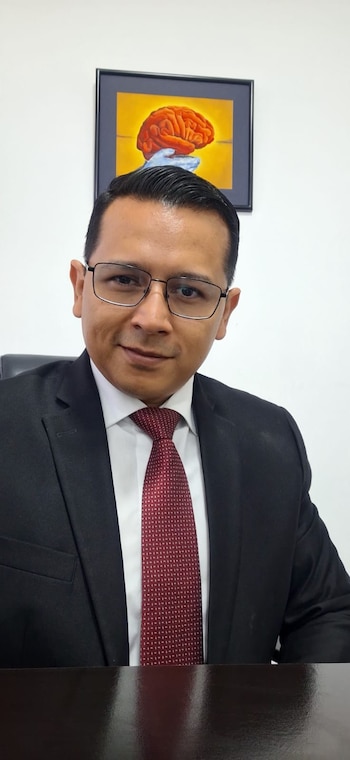 Dr. Daniel Pereira, neurólogo especialista en trastornos del movimiento