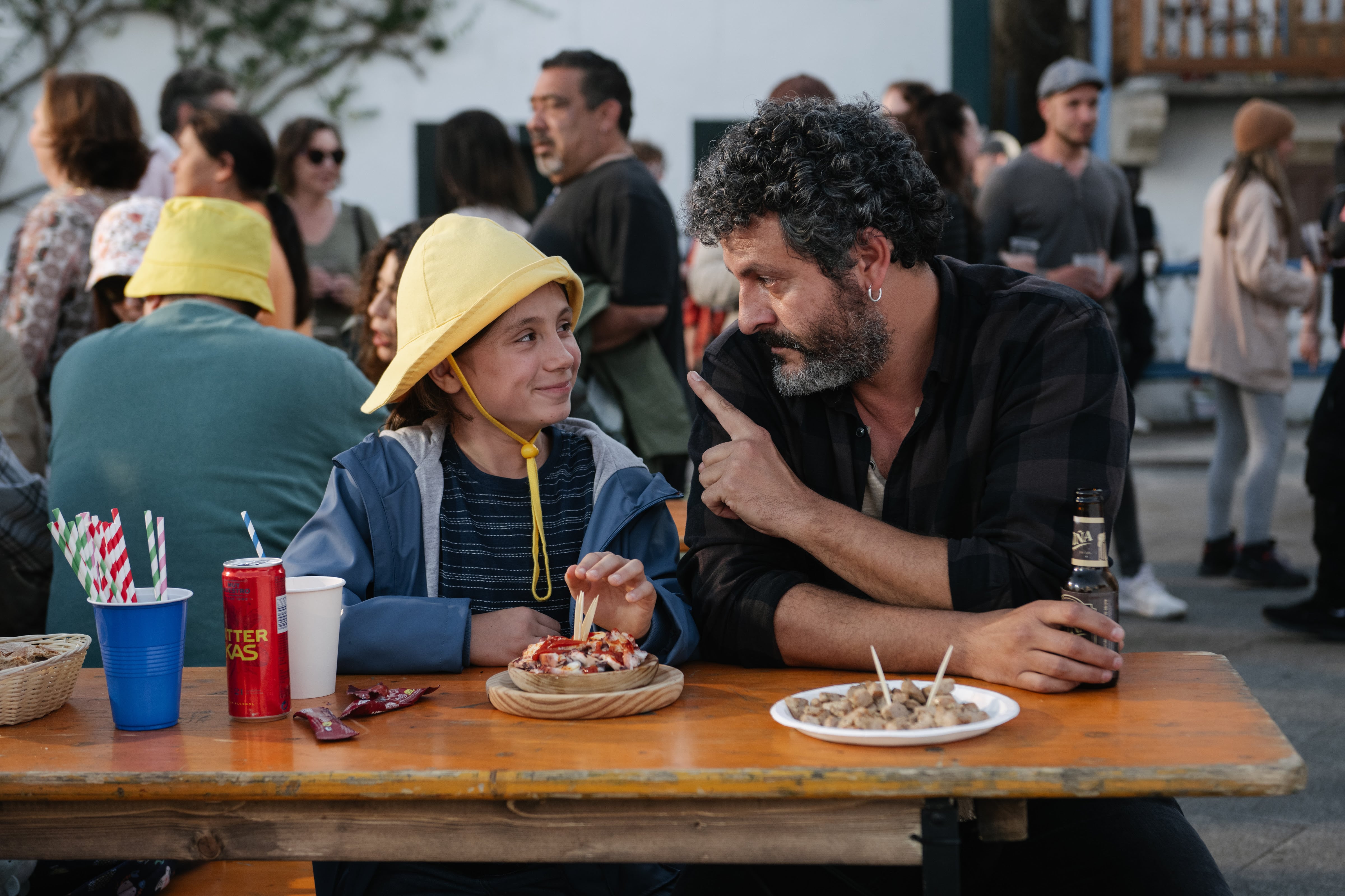 El entrañable viaje de ‘Leo & Lou’, una niña que no habla y un hombre que no escucha: “Podemos tener dificultades comunicativas incluso con personas muy próximas”