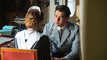 La Promesa: Pía confiesa a Curro uno de sus mayores secretos. (RTVE).