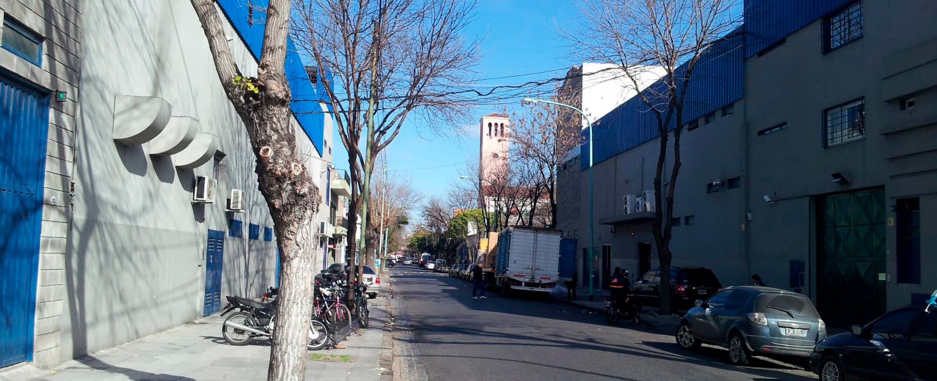 En la puerta de la planta ubicada en el barrio porteño de Parque Chas se vivieron momentos de tensión