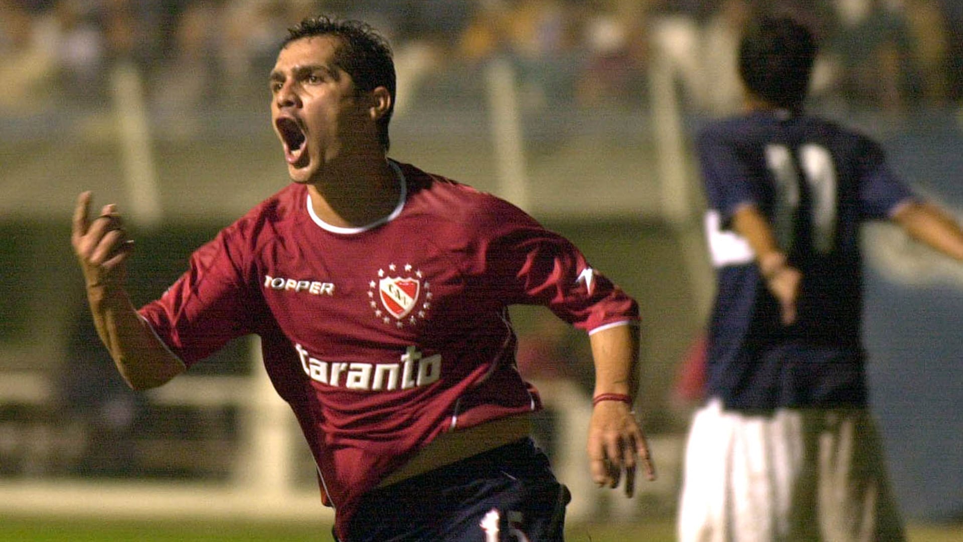 Huguito celebra un tanto con la casaca de Independiente, club al que llegó en 2003 (Fotobaires)