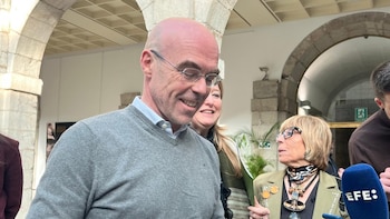 Buxadé llama a 'Génova' y