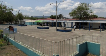 El Ministerio de Salud dijo que dará seguimiento al caso, mientras familiares denuncian plaga de cucarachas y fallas de higiene en el Hospital San Juan de Dios. (Imagen de cortesía)