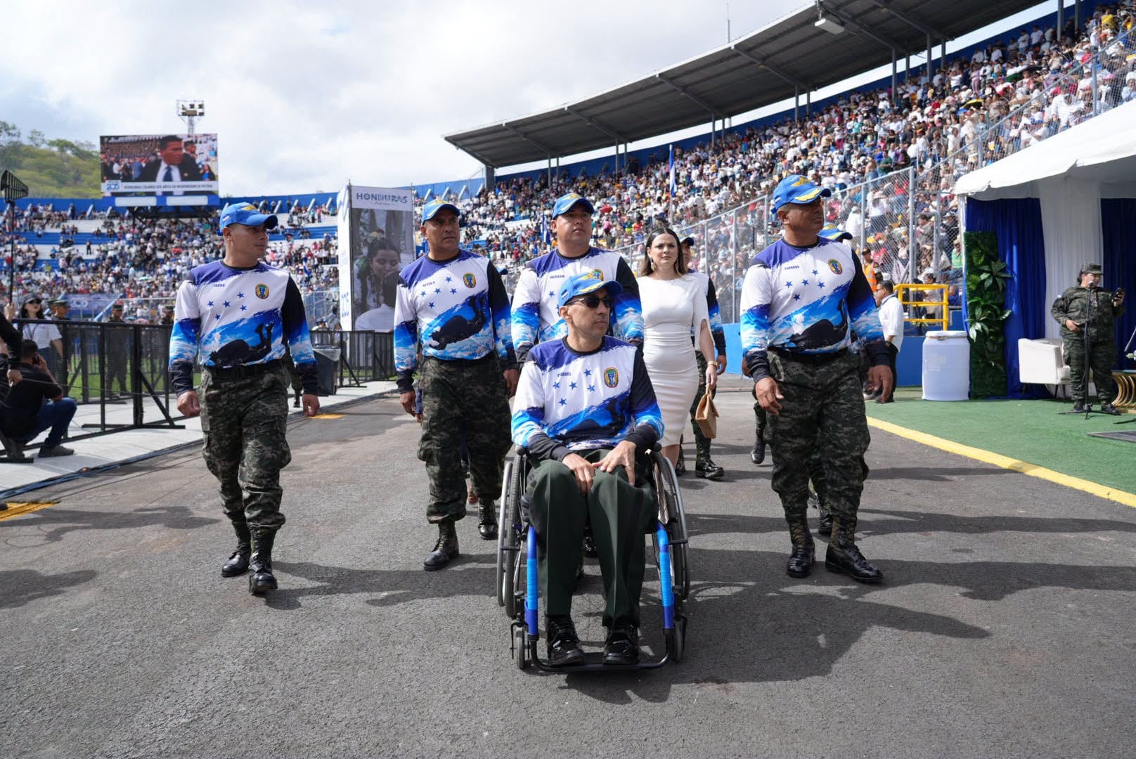 La caída ocurrida durante el 204 aniversario de la independencia generó preocupación por las graves lesiones que sufrió el militar. (Foto: Fuerzas Armadas de Honduras)