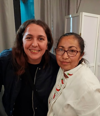 María Barrera junto a la