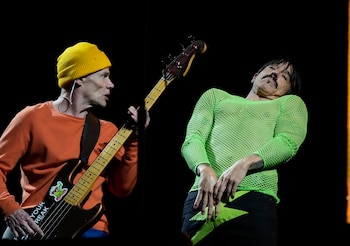 Flea dijo que Anthony Kiedis compartía con él el deseo de aventura y de romper con todo lo que tenían alrededor (AP/Fernando Llano)