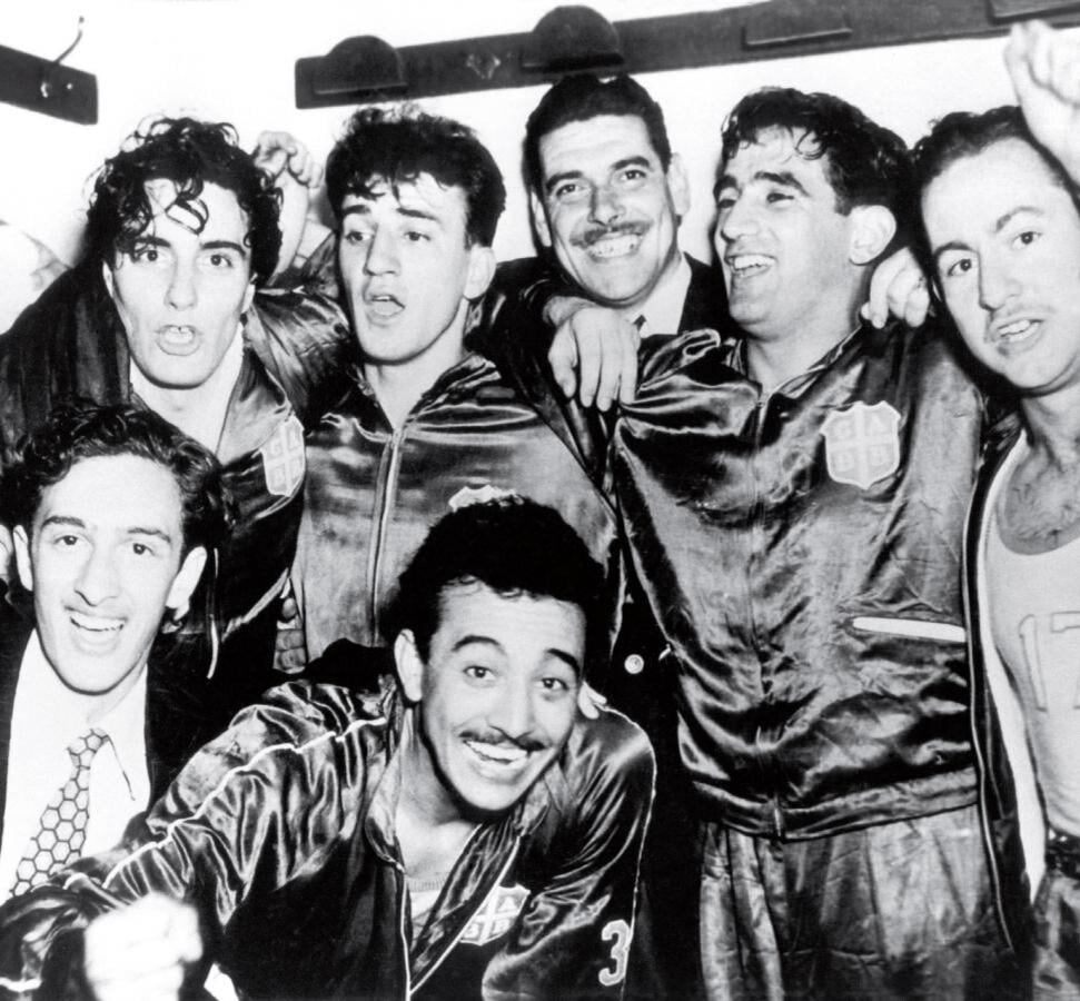 Parte del equipo argentino que ganó el primer Mundial de Básquet (Archivo El Gráfico)