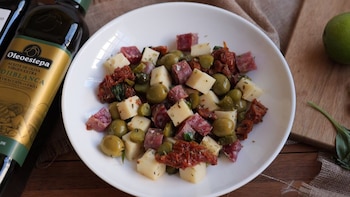 Ensalada de encurtidos con aceite de oliva Oleoestepa (OLEOESTEPA)