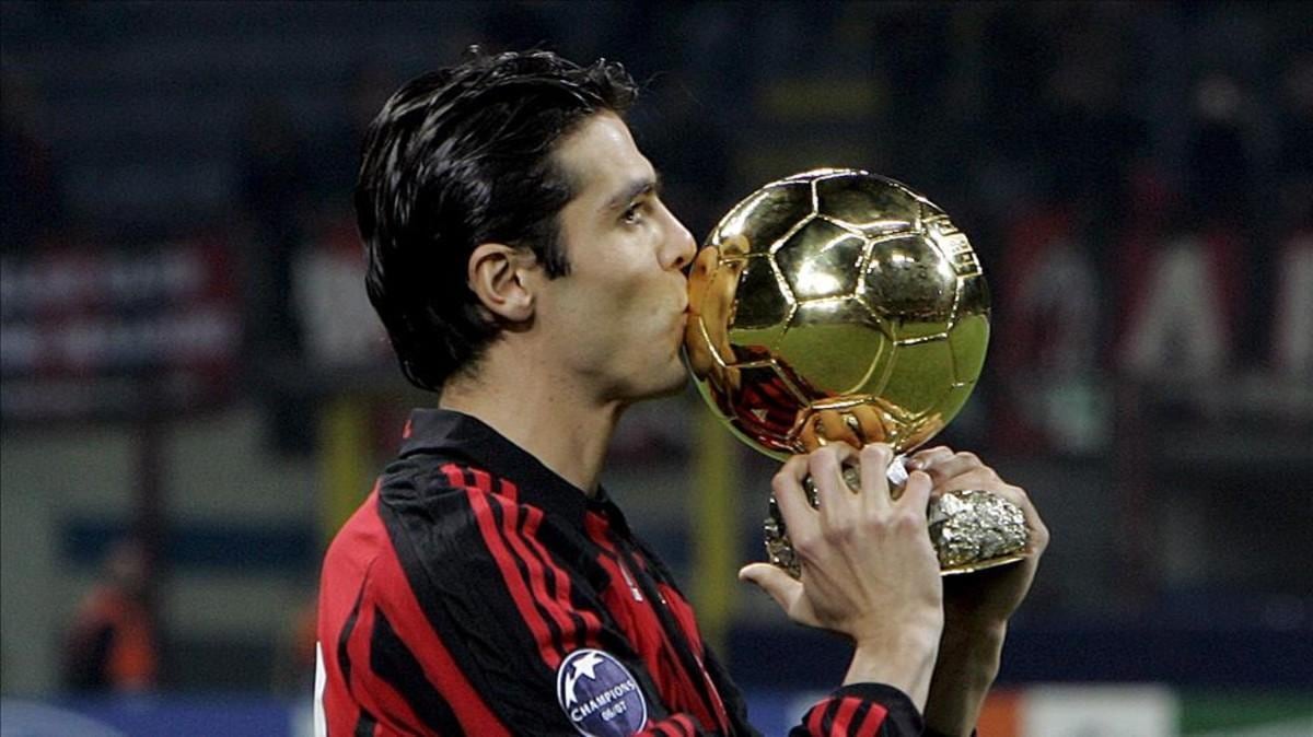 Kaká sostuvo que el número 10 clásico perdió espacio por la evolución táctica del fútbol y por los cambios en la regla del fuera de juego (EFE)