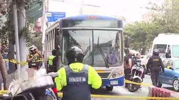 Accidente fatal en avenida Tacna: bus del Corredor Azul atropella a trabajadora de la ATU