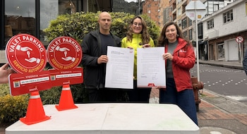 El sello de valet parking busca ordenar el espacio público, evitar el mal parqueo y permitir que los conductores verifiquen la legalidad del servicio en Bogotá - crédito @SectorMovilidad/X