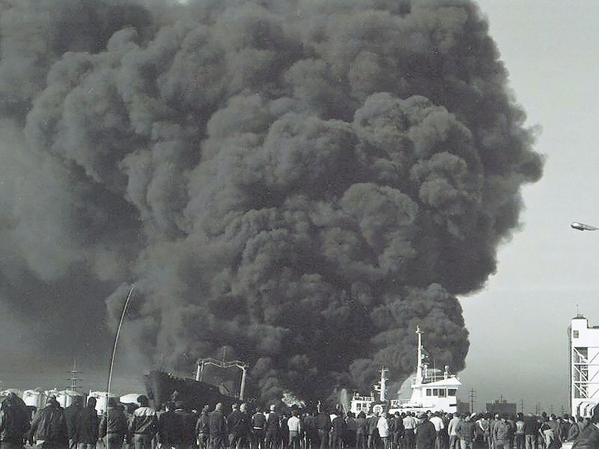 Los testigos aseguran que las llamas crecieron hasta 200 metros de altura