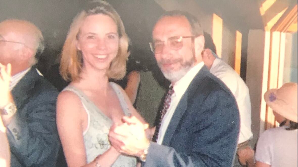 La noche del 23 de octubre de 1998, Barnett Slepian estaba en la cocina de su casa, en Amherst, un suburbio de Buffalo, en el estado de Nueva York cuando fue asesinado