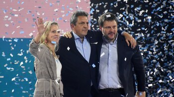 Con fuertes críticas a los