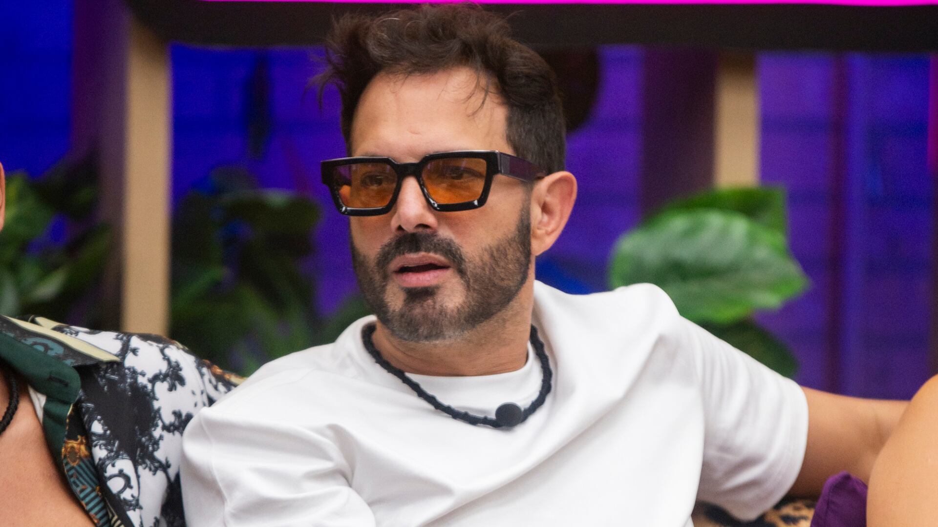 Alejandro Estrada durante una de sus conversaciones en La Casa de los Famosos Colombia, donde habló sobre su situación sentimental y el interés en dos de las participantes - crédito cortesía Canal RCN