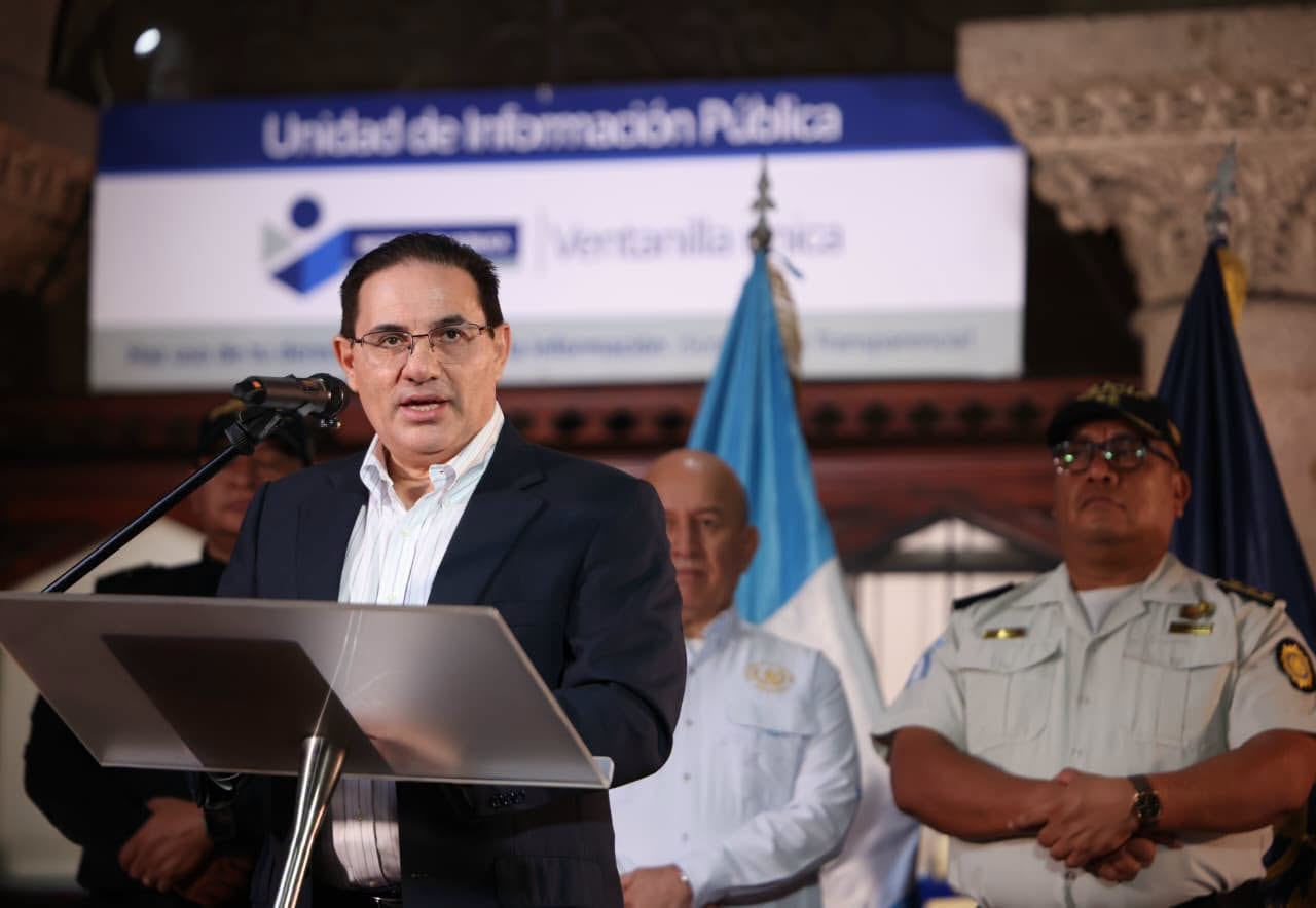 El exfiscal Juan Francisco Solórzano Foppa y Gustavo Adolfo Aguilar Gamarro murieron tras un ataque en las canchas del Campo Marte, confirma el ministro de Gobernación, Marco Antonio Villeda (Diario de Centroamérica)