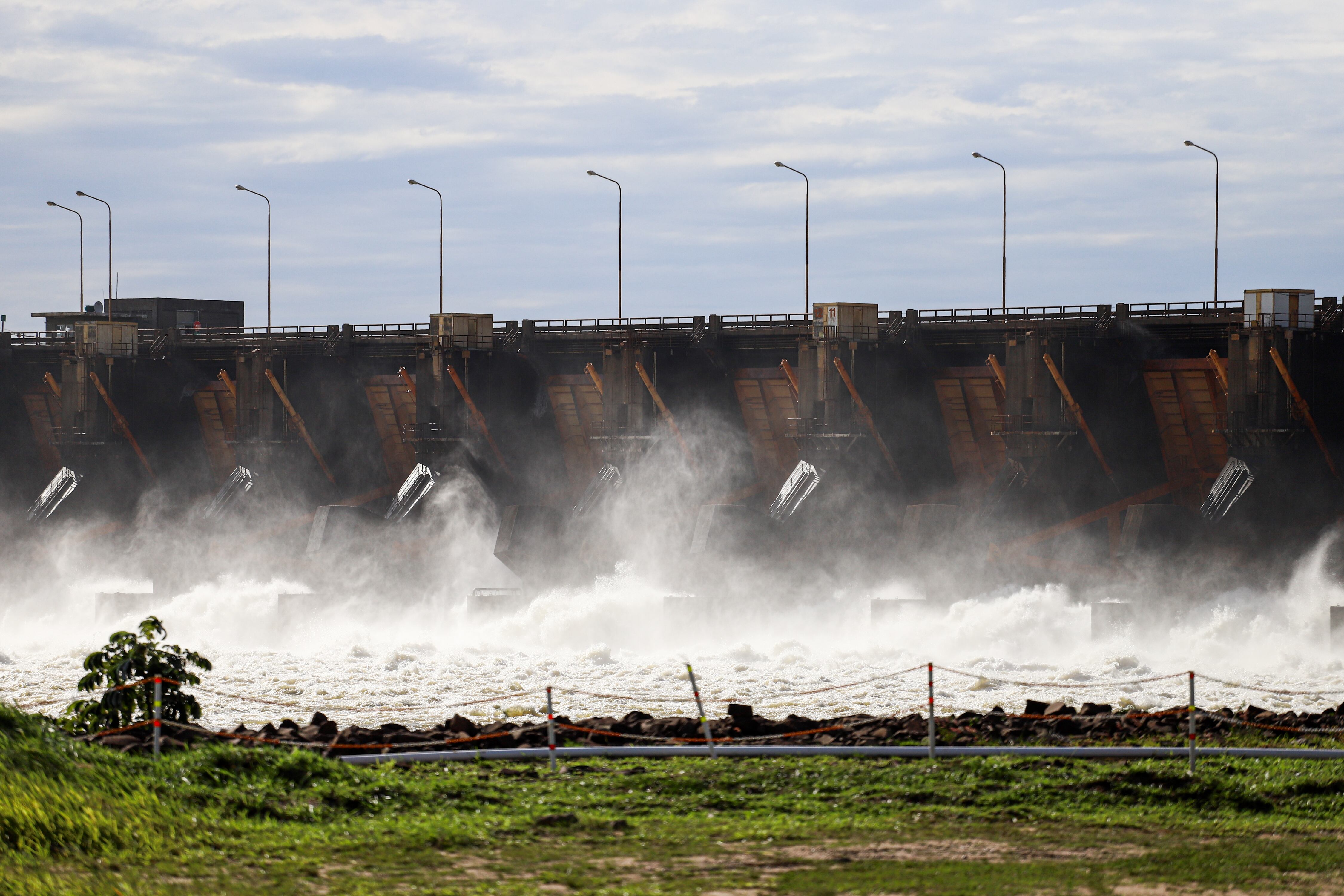 Las grandes represas aportaron más de la mitad del total de generación eléctrica de fuentes renovables. En la imagen, la represa de Yacyretá
EFE/ Nathalia Aguilar