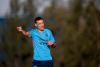 Lionel Scaloni comenzó a delinear