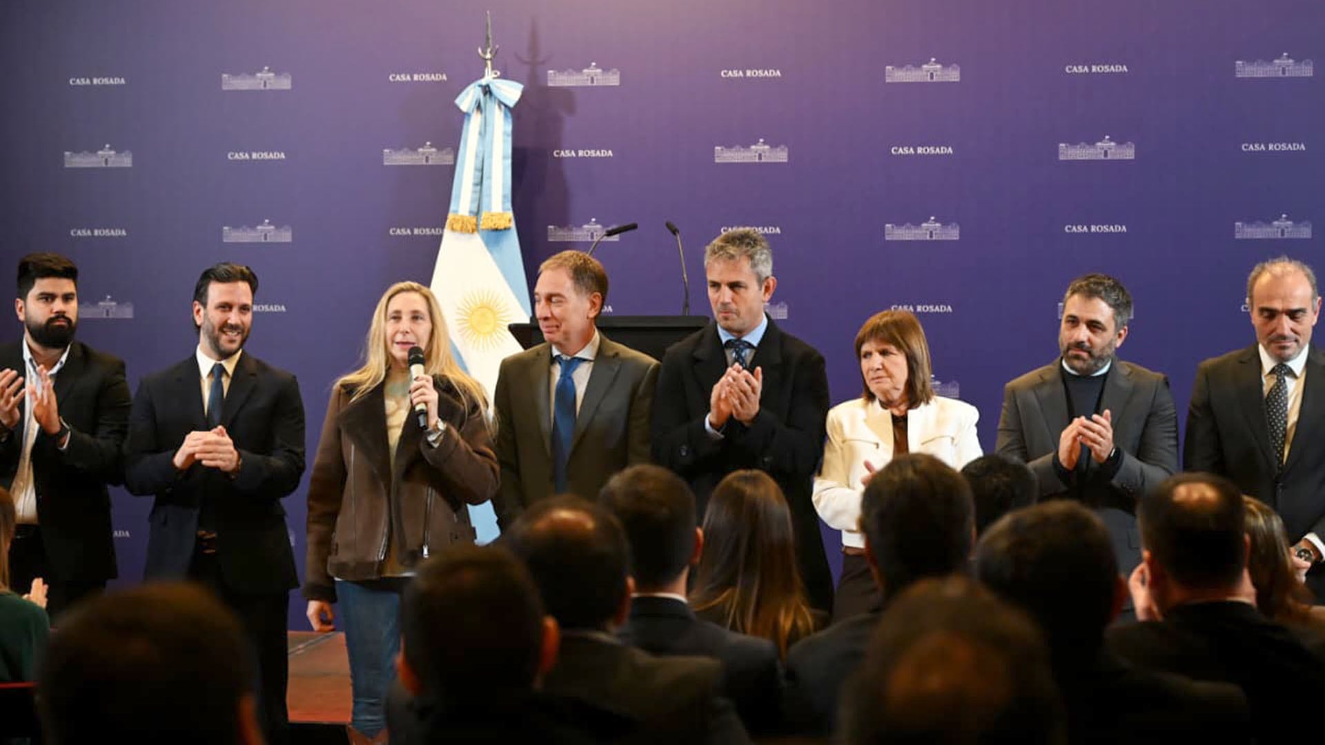 Karina Milei habla ante la atenta mirada de Diego Santilli, Martín Menem y Patricia Bullrich (Foto: Presidencia)