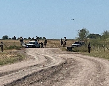 Un amplio operativo de fuerzas federales se desplegó en comunidades rurales de Guasave tras una persecución que habría comenzado en Estación Bamoa. (X @entreveredas)