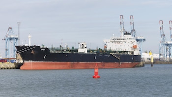 Reino Unido intercepta por primera vez un petrolero de la presunta "flota fantasma" de Rusia
