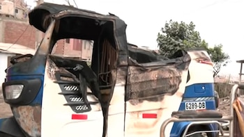 Delincuentes queman vehículo de mototaxista y ponen en riesgo a toda una familia en Chorrillos