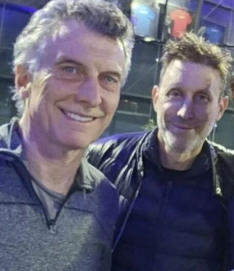 Jonathan Kovalivker junto a Mauricio Macri, con quien suele jugar al pádel
