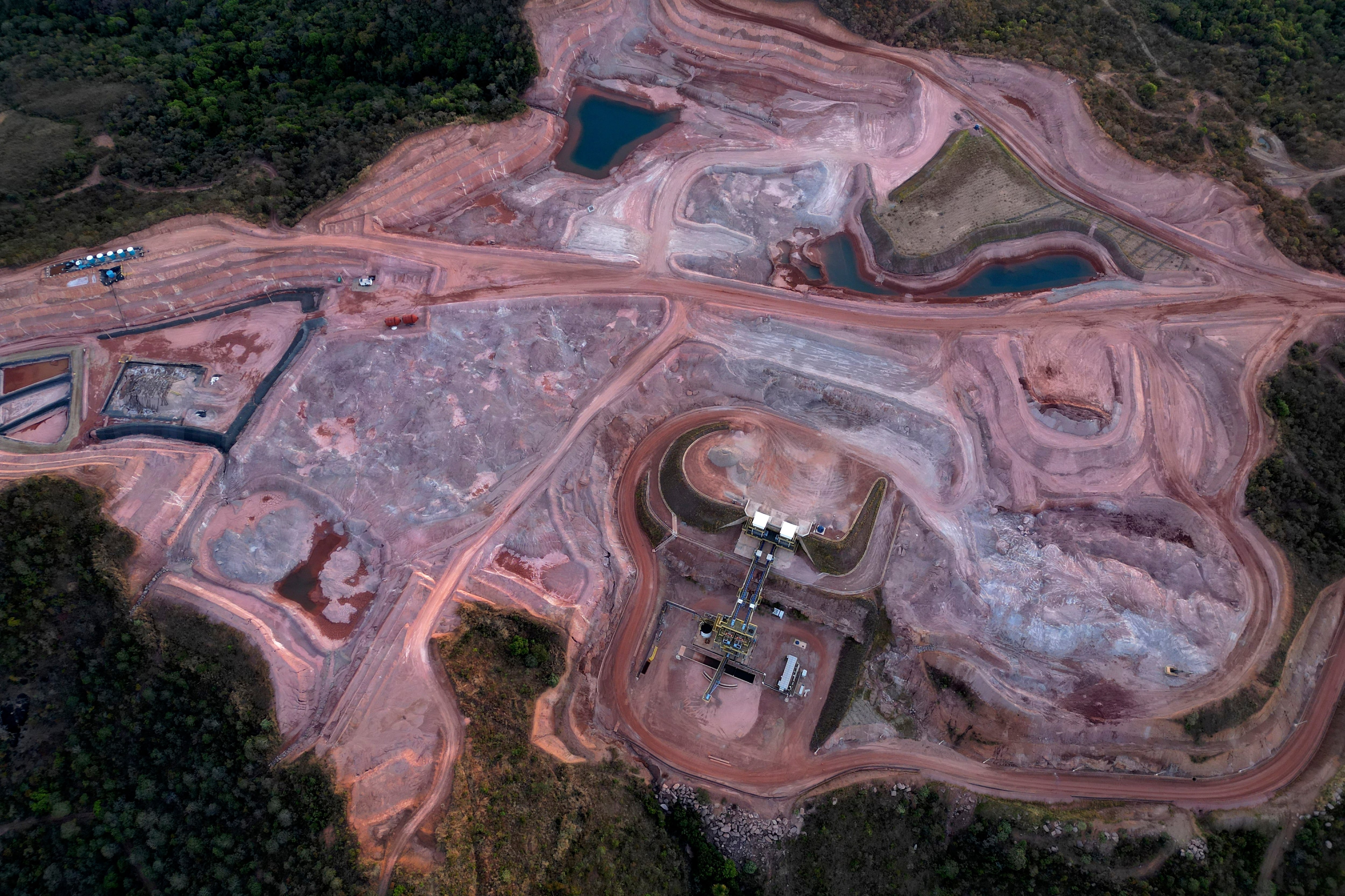 La mina Serra Verde, en Minaçu, estado de Goiás, Brasil, donde Estados Unidos invierte miles de millones para reducir su dependencia de China en tierras raras (AP Foto/Eraldo Peres)
