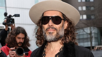 Russell Brand se vuelve a