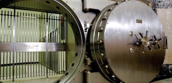 Entrada a la cámara acorazada