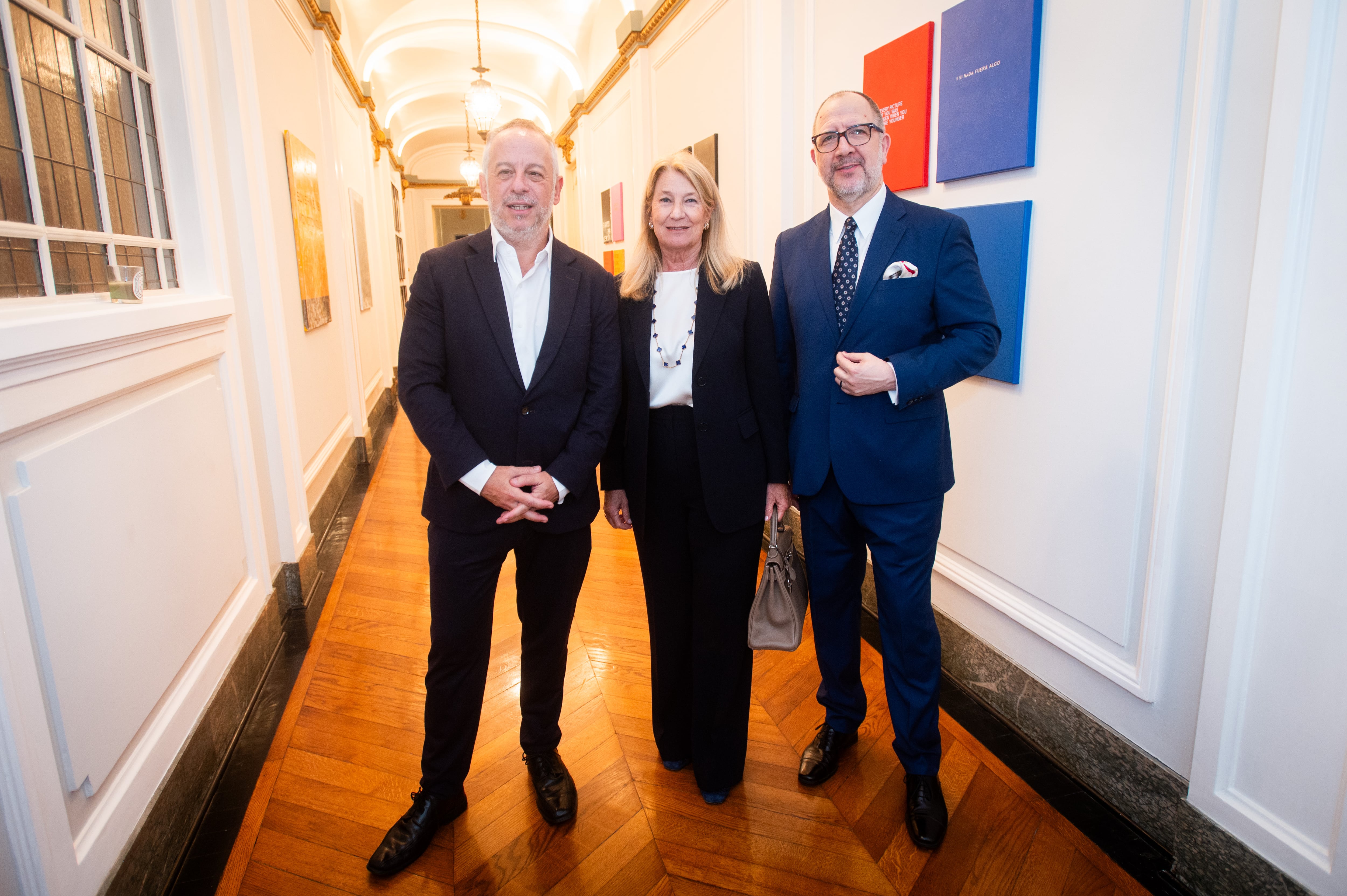 El presidente de ADEPA, Martín Etchevers, junto a María Taquini de Blaquier y Fabián Perechodnik