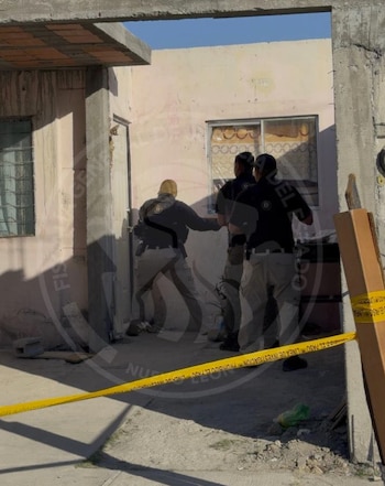 Las autoridades catearon un domicilio