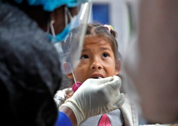 El retraso de consultas se