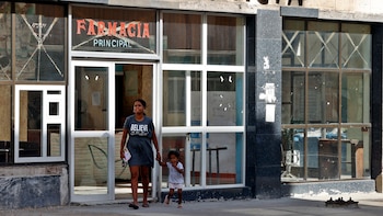 Cuba autoriza las farmacias privadas, pero reserva al Estado la importación de medicamentos