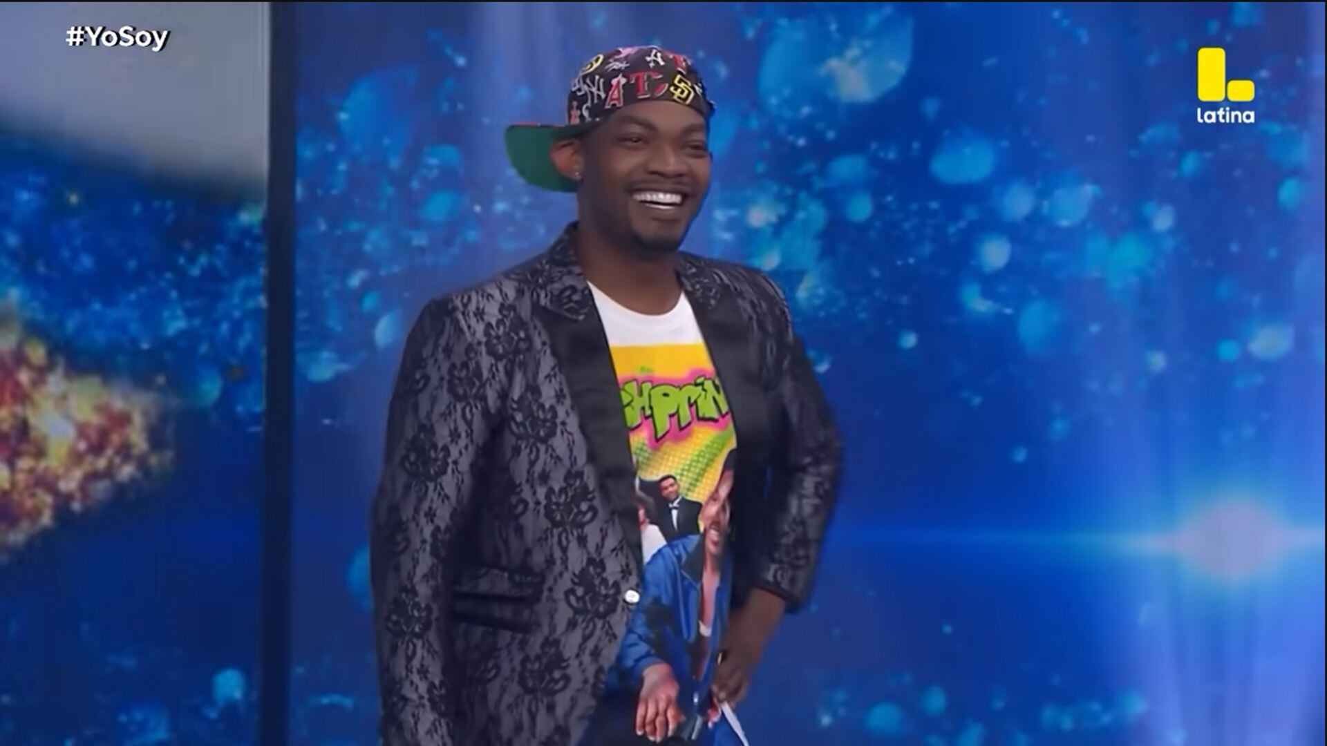 Vestido de colores y con acento extranjero, Jazual Ávila dio vida a Will Smith en “Yo Soy”, pero su relato personal fue el verdadero protagonista de la noche. (Latina)