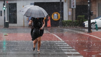 La Aemet avisa de fuertes lluvias con tormentas de granizo en Cataluña, Aragón y Castellón mientras Canarias no se despide del calor intenso