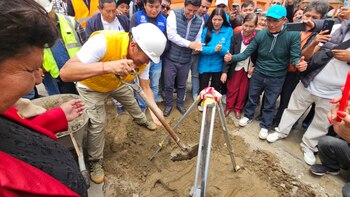 Autoridades, dirigentes vecinales y vecinos