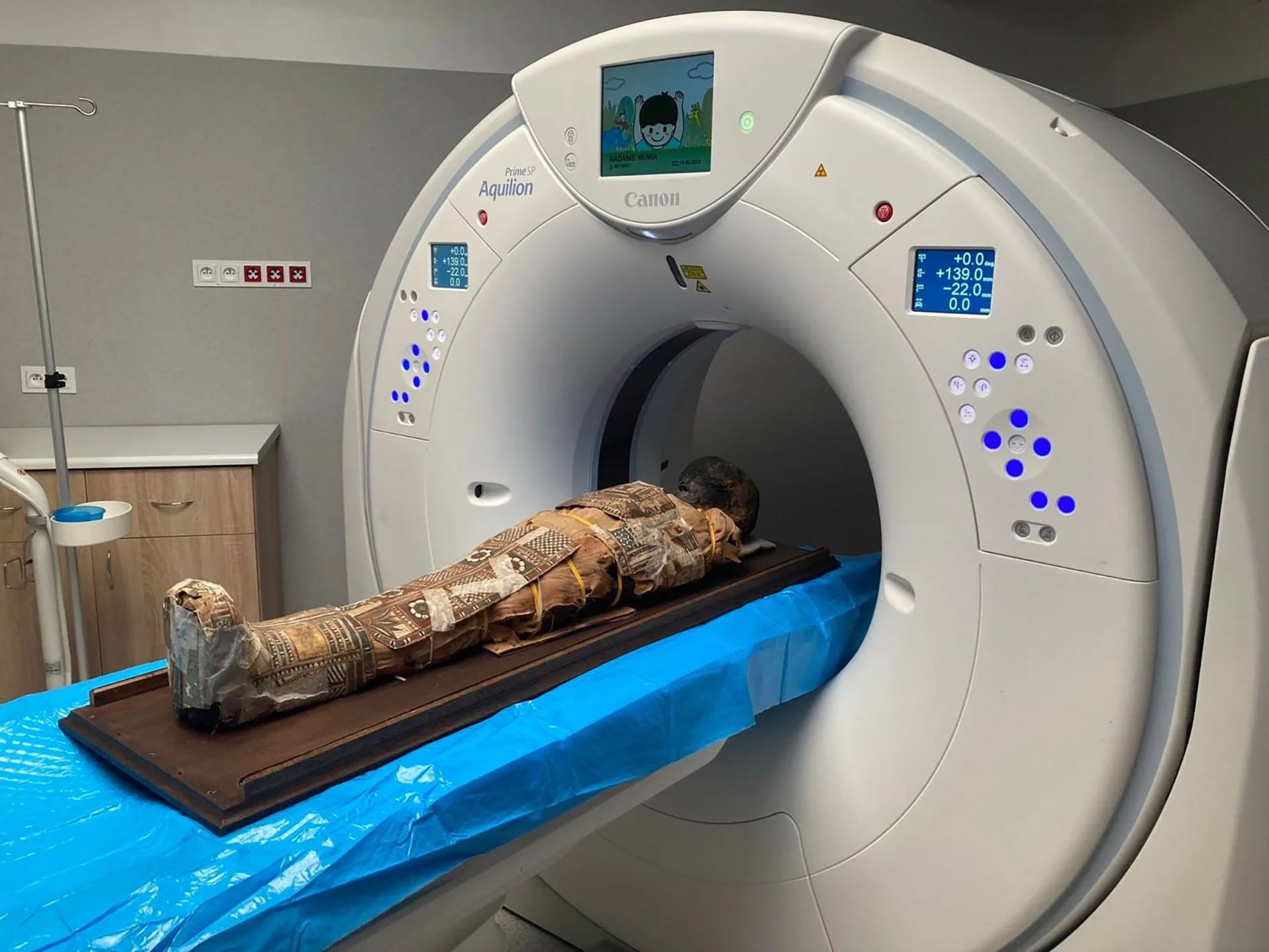 La momia, que mide 123 centímetros y conserva parte de sus vendajes, fue adquirida por Adolf Bertram en 1914 y donada a un museo de Wrocław (Universidad de Wrocław)