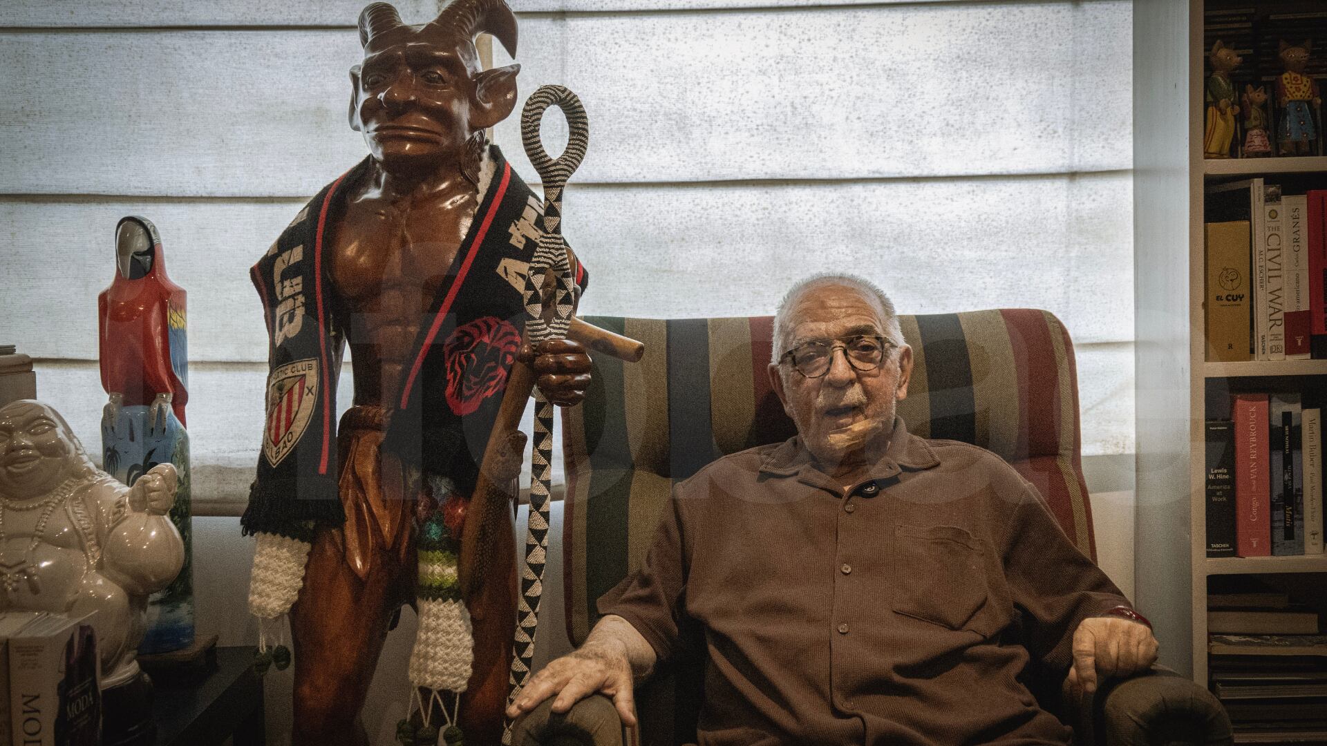 Chema Salcedo comparte su batalla diaria contra la enfermedad y la incertidumbre de los tratamientos, mientras mantiene intacto el deseo de terminar su libro Memorias y de seguir vinculado al periodismo. (Paula Elizalde)