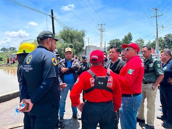Río Atoyac en Santa Clara Ocoyucan, Puebla rescate de cuerpos inundaciones lluvias