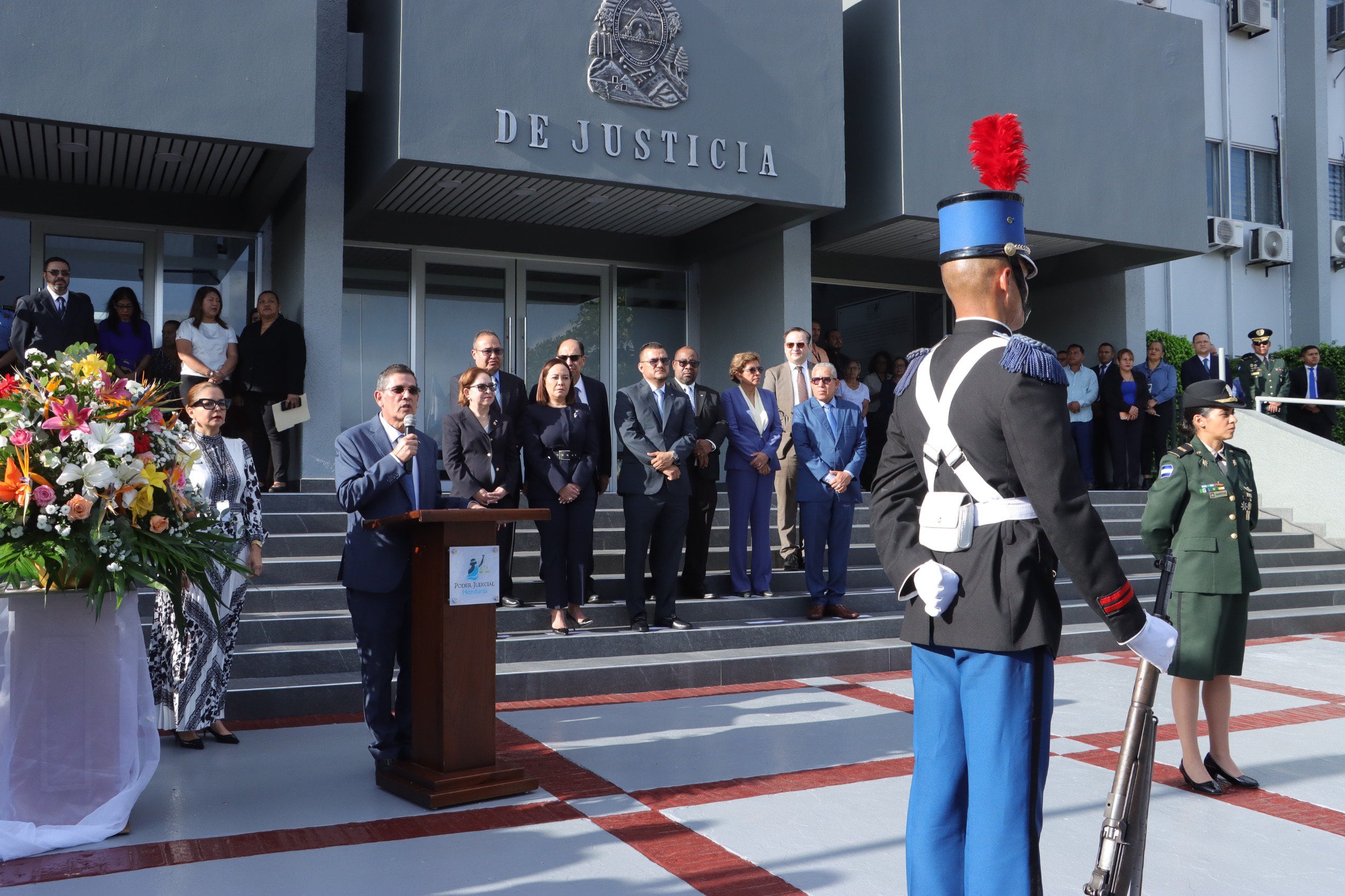 Wagner Vallecillo llamó a la unidad nacional durante las actividades de inauguración del mes patrio. (FOTO: Poder Judicial)
